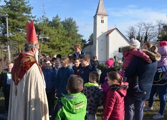 Duh zajedništva u Svetoj Jani: Mališane razveselio Sveti Nikola