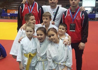 Četiri zlata, dva srebra i pet bronci judašima!