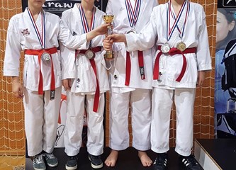 16 medalja Jaskanskim karatistima