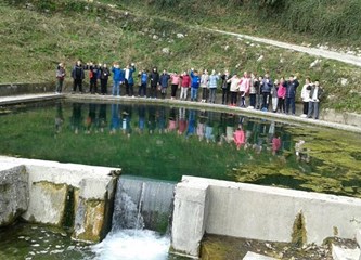 Učenici posjetili punionicu izvorske vode " Jana"