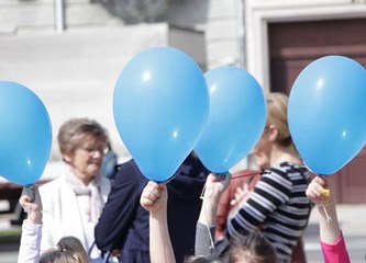 Jaskanci plavim balonima obilježili Svjetski dan svjesnosti o autizmu