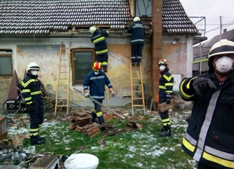 Vatrogasci već 30 dana na ispomoći svojim sugrađanima i Stožeru civilne zaštite u borbi protiv širenja koronavirusa