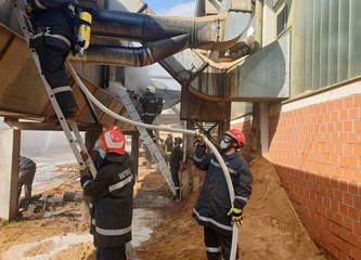 Vatrogasci već 30 dana na ispomoći svojim sugrađanima i Stožeru civilne zaštite u borbi protiv širenja koronavirusa