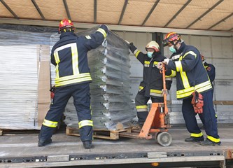 Vatrogasci već 30 dana na ispomoći svojim sugrađanima i Stožeru civilne zaštite u borbi protiv širenja koronavirusa