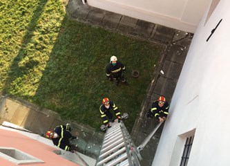 Vatrogasci već 30 dana na ispomoći svojim sugrađanima i Stožeru civilne zaštite u borbi protiv širenja koronavirusa