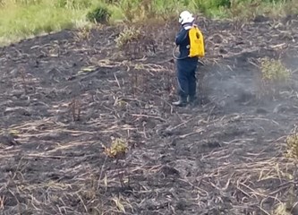 Kobno spaljivanje korova: Vatra se otela kontroli, 74-godišnjak zadobio opekline i nagutao se dima!