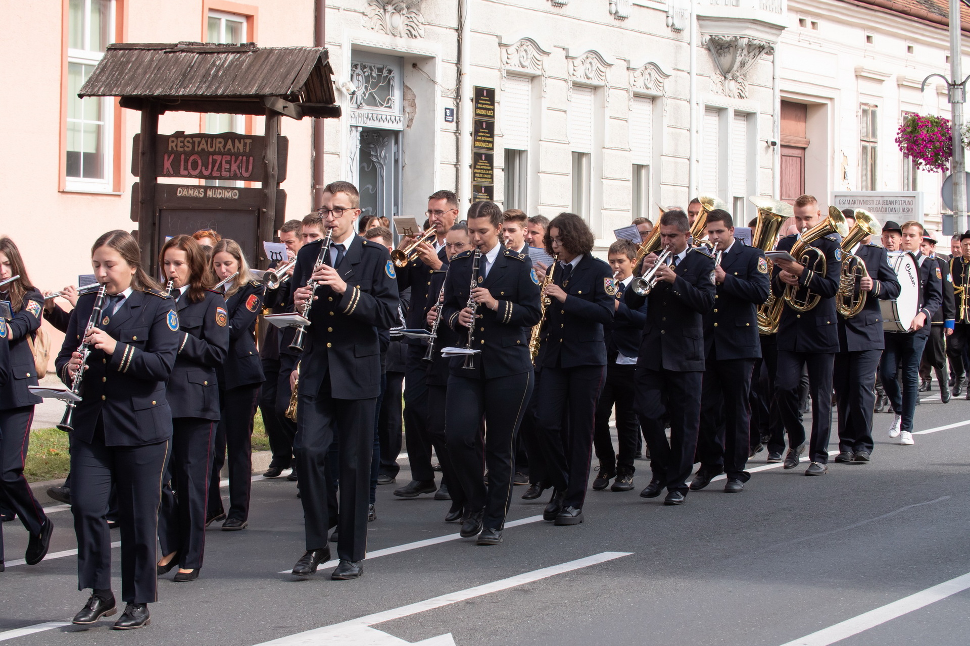 Jastrebarsko svečano proslavilo 30. obljetnicu početka Domovinskog rata i prvog postrojavanja Jaskanaca: Branitelji HVALA!