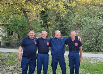 Florijanovo s pribićkim vatrogascima: Dobrovoljci u svega 7 minuta iz goruće kuće spasili staricu