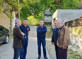 Florijanovo s pribićkim vatrogascima: Dobrovoljci u svega 7 minuta iz goruće kuće spasili staricu