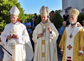 FOTO U Krašiću otkrivena bista Ivana Pavla II.
