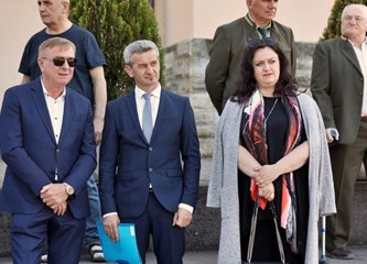 FOTO U Krašiću otkrivena bista Ivana Pavla II.