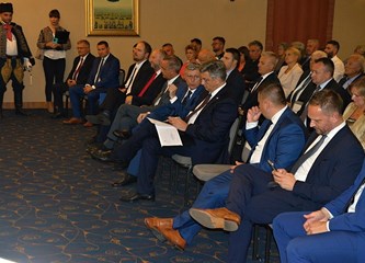 Premijer Plenković na obilježavanju Dana Zagrebačke županije: „Zagrebačka županija je jedan od onih bitnih ekonomskih pokretača razvoja cijele Hrvatske“