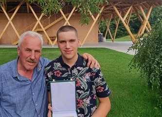 Plaketa Zagrebačke županije obitelji Tomac: Još jedno veliko priznanje za jaskanske vinare