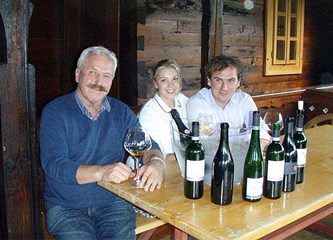 Plaketa Zagrebačke županije obitelji Tomac: Još jedno veliko priznanje za jaskanske vinare