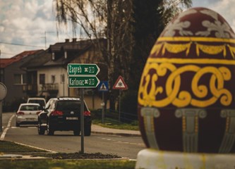 FOTO: Pisanice i zečići krase Jasku na tri lokacije
