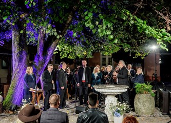 "Pjesnička dvorišta" u Jastrebarsko dovela "dušu Dalmacije"