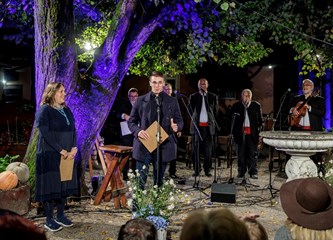 "Pjesnička dvorišta" u Jastrebarsko dovela "dušu Dalmacije"