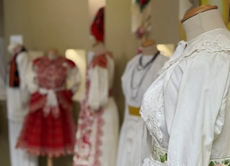 Posjetite izložbu "Baština na platnu - Tragovi prošlosti u odjeći našeg kraja"