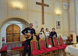 U sklopu terenske nastave iz vjeronauka učenici OŠ Novo Čiče posjetili Krašić i Karlovac