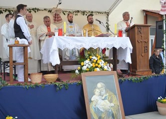 Biskup Borković dobio spomenik u Domagoviću